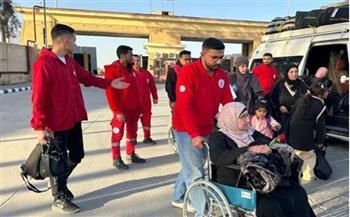 مصابون ومرضى فلسطينيون يتوجهون إلى غزة بعد استكمال علاجهم بالمستشفيات المصرية