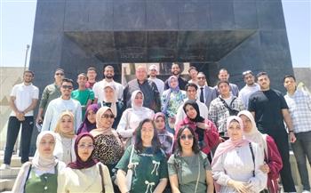 طلاب جامعة سوهاج يتعرفون على كنوز الحضارة المصرية بالمتحف الكبير  