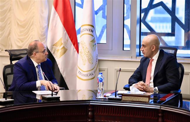 وزير التعليم يبحث مع رئيس هيئة الدواء تعزيز سبل التعاون لإعداد كوادر فنية متخصصة في قطاع الصناعات