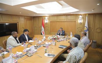 محافظ قنا يبحث مع خبير ياباني وشركاء التنمية الزراعية خطة تطبيق نظم الري الحديث