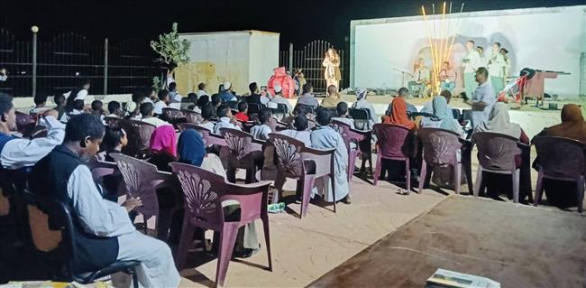 «السمسمية» تصل إلى حلايب بعروض مسرح المواجهة والتجوال
