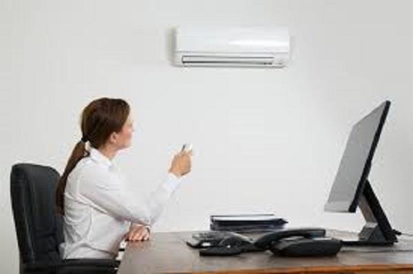 للموظفات.. مخاطر صحية تتعرضين لها بسبب الهواء داخل المكاتب المكيفة