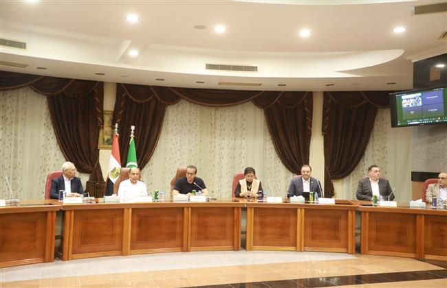 ​وزير الصحة يترأس اجتماع اللجنة التنسيقية لمنظومة التأمين الصحي الشامل استعداداً لإطلاقها بالمحافظة
