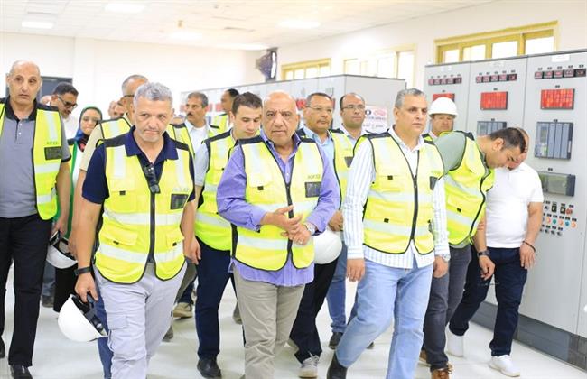 وزير الكهرباء يتفقد مجمع بنبان للطاقة الشمسية قدرة 1465 ميجاوات