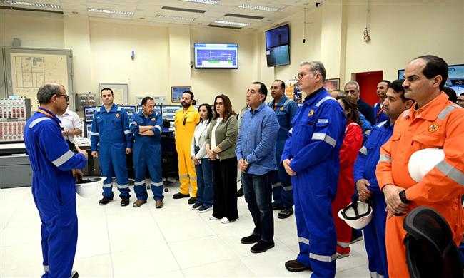 رئيس الوزراء يتفقد مواقع إنتاج الغاز الطبيعي بمنطقة غرب الدلتا العميقة التابعة لشركة "رشيد للبترول"