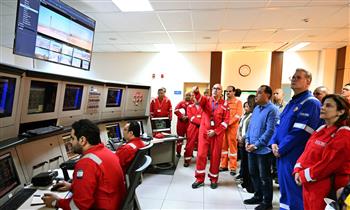 رئيس الوزراء يتفقد مجمع "إدكو" للغاز الطبيعي المُسال