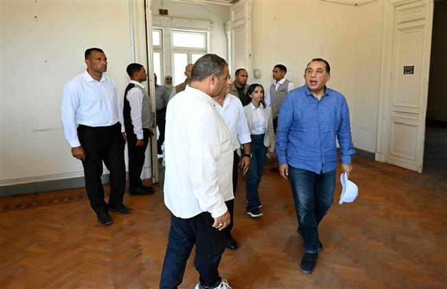 مدبولي يتفقد مشروع إعادة إحياء القصر الملكي بإدفينا ويشيد بالصرح التاريخ يوطرازه المعماري