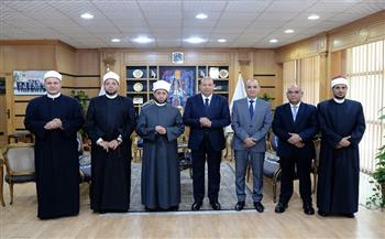 رئيس جامعة المنصورة يستقبل وزير الأوقاف خلال مشاركته في مناقشة رسالة ماجستير 