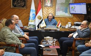 رئيس "مياه الغربية" يبحث دفع المشروعات مع معاون وزيرة الإسكان ويناقش مطالب الأهالي برلمانياً