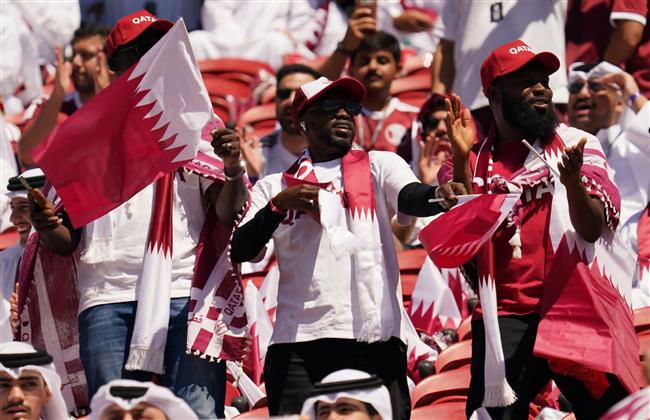 العرب في المونديال.. جماهير قطر تدعم لاعبيها في مواجهة سويسرا (صور)  