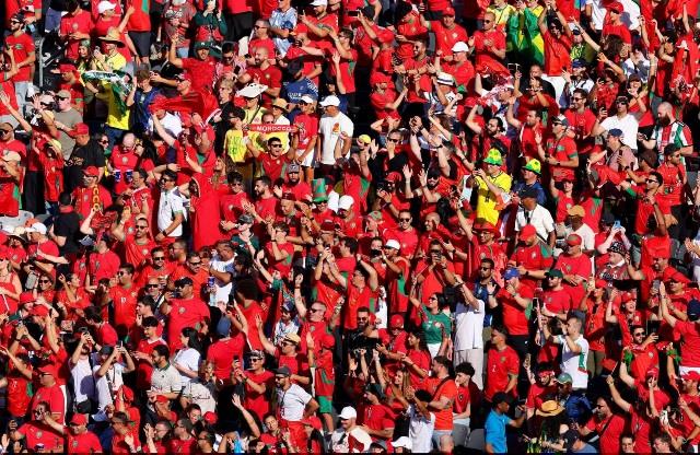 العرب في المونديال.. جماهير المغرب تشعل أجواء مباراة البرازيل