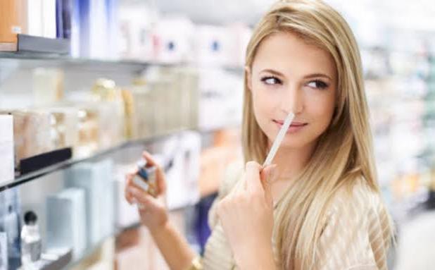نكهة عطرك المفضلة تكشف جوانب خفية من شخصيتك