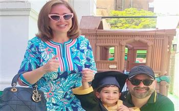 إلهام شاهين تحتفل بتخرج ابن شقيقها