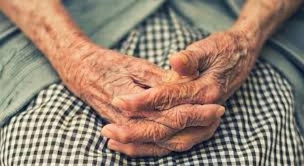 اليوم العالمي للتوعية بشأن إساءة المسنين.. تصرفات نفعلها دون قصد تؤذي مشاعر كبار السن| خاص