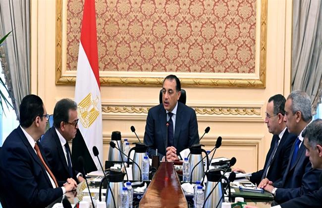 رئيس الوزراء يتابع مستجدات الموقف التنفيذي لمستشفى "500500"