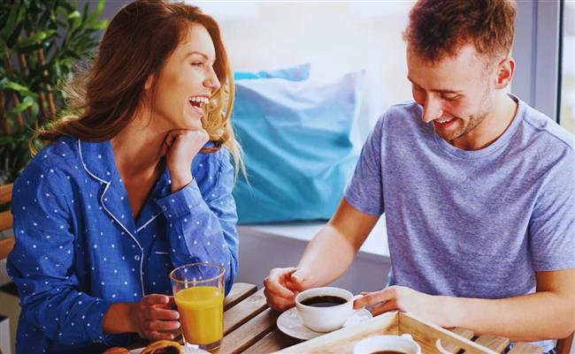 تفاصيل صغيرة تؤثر على مشاعر زوجك.. انتبهي لها