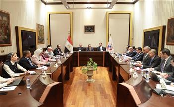 وزير الصحة يبحث مع وزيري الاستثمار والصناعة آليات خفض الإصابة بالأمراض المرتبطة بالسكر
