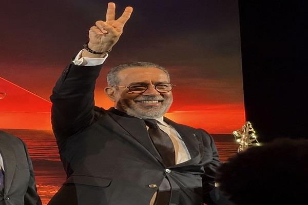تكريم مدحت العدل في ختام المهرجان الدولي للفيلم بالداخلة بالمغرب  