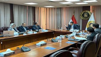 خطة صناعية جديدة بالصعيد.. تعاون بين وزارة الصناعة وهيئة تنمية الصعيد لتوطين المشروعات