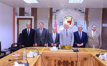 لجنة اختيار عميد كلية الحاسبات والذكاء الإصطناعي بجامعة سوهاج تجري المقابلات الشخصية للمرشحين