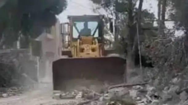 بدء فتح الطرق في صور وبنت جبيل تمهيدا لعودة الأهالي وسط دعوات إلى التريث