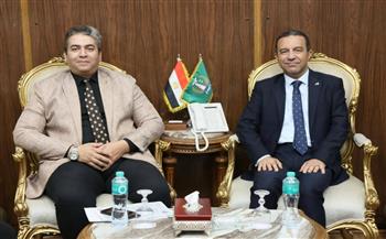 محافظ المنوفية يلتقى وفدا من نقابتى الأطباء والمهندسين للتهنئة بالعيد القومي للمحافظة