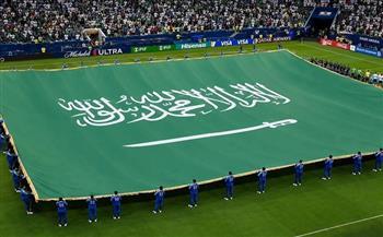  عكس البروتوكل المتبع.. رفع علم السعودية بسبب راية التوحيد