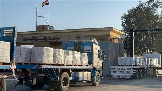 قافلة المساعدات الإنسانية الـ214 تدخل إلى الفلسطينيين في قطاع غزة