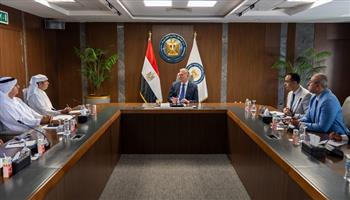 وزير البترول يبحث مع إينوك الإماراتية التوسع في استثمارات تموين الطائرات والاستكشاف البترولي