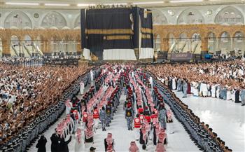 فيديو يخطف القلوب.. لحظة تغيير كسوة الكعبة تزامنًا مع بدء العام الهجري