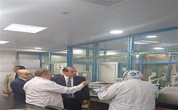 نائب وزير الصحة يتفقد معامل الصحة العامة ويهنئها باعتماد فحوص الأغذية والمياه