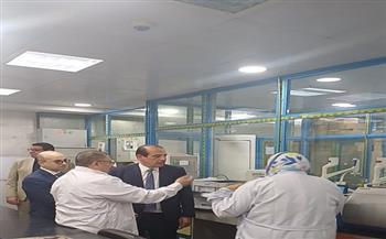 نائب وزير الصحة يتفقد معامل الصحة العامة ويهنئها باعتماد فحوص الأغذية والمياه
