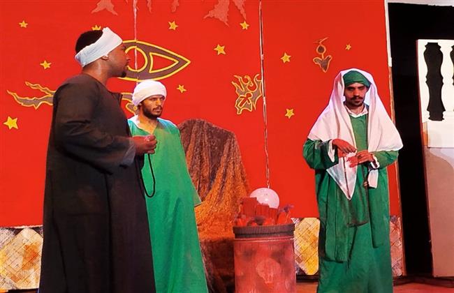 فرقة النور للمكفوفين تواصل تقديم العرض المسرحي "الطبابلي" بأسيوط 