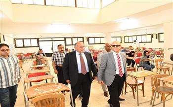 الدكتور المنشاوي يتفقد امتحانات الدراسات العليا بمعهد بحوث ودراسات البيولوجيا الجزيئية بجامعة أسيوط