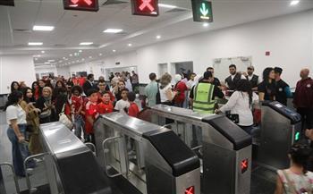 من وسيلة نقل حديثة لأيقونة جماهيرية.. مونوريل شرق النيل يقود الحشود إلى النهر الأخضر في احتفالية مصر وبلجيكا
