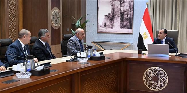 رئيس الوزراء يتابع مستجدات الموقف التنفيذي لمشروعات الطاقة الجديدة والمتجددة