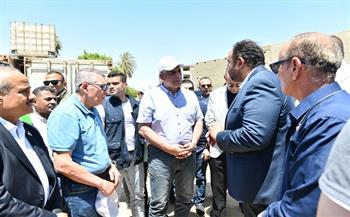 وزير الدولة للإنتاج الحربي يتابع مشروعات المبادرة الرئاسية "حياة كريمة" بقرى أسيوط