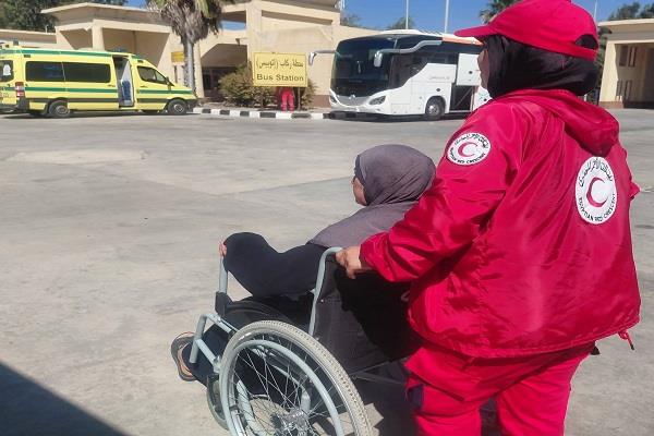 ميناء رفح البري يستقبل 97 جريحاً ومريضًا ومرافقا فلسطينًا من قطاع غزة