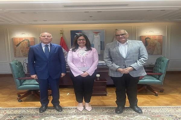 الثقافة تبحث تيسير دخول الزائرين للمنطقة الثقافية بوسط القاهرة وتطوير حديقة الأزبكية