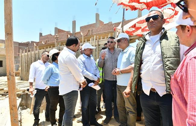 وزير الدولة للانتاج الحربى يتفقد مشروعات حياة كريمة بأسيوط