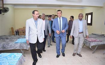 للاطمئنان على جاهزيتها.. محافظ سوهاج يتفقد لجان واستراحات أمتحانات الثانوية العامة