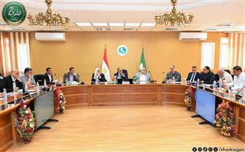محافظ الشرقية يعقد اجتماعاً مع رؤساء المراكز والمدن والأحياء لمتابعة موقف ملفات التصالح