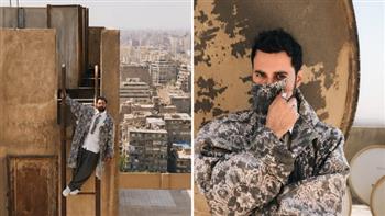 أحمد حاتم يخطف الأنظار بجلسة تصوير جديدة فوق أسطح القاهرة