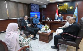 محافظ الغربية يُنهي شكوى مواطنة بقرية سملّا بقطور ويوجّه بتعديل خط الصرف وفق منسوب منزلها