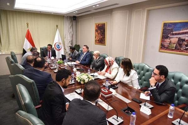 وزير الصحة يبحث مع مسؤلي شركتين عالميتين نقل تكنولوجيا تصنيع كواشف فصائل الدم لمصر   