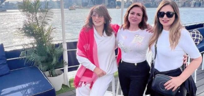 إلهام شاهين تستعيد ذكريات "يا دنيا يا غرامي" مع ليلى علوي وهالة صدقي في أستراليا