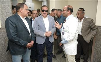 محافظ بورسعيد يتفقد مستشفى الزهور ويتابع سير العمل ومستوى الخدمات الطبية المقدمة للمواطنين 
