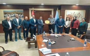 محافظ البحر الأحمر يلتقي وفد نقابة الأطباء لبحث تعزيز المنظومة الصحية ودعم الأطباء بالمحافظة