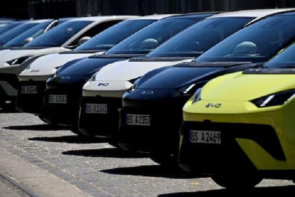 ارتفاع أسعار الوقود ينعش مبيعات السيارات الكهربائية في أوروبا