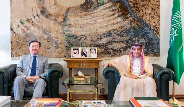 وزير الخارجية السعودي يتلقى رسالة خطية من نظيره الصيني تتصل بالعلاقات الثنائية